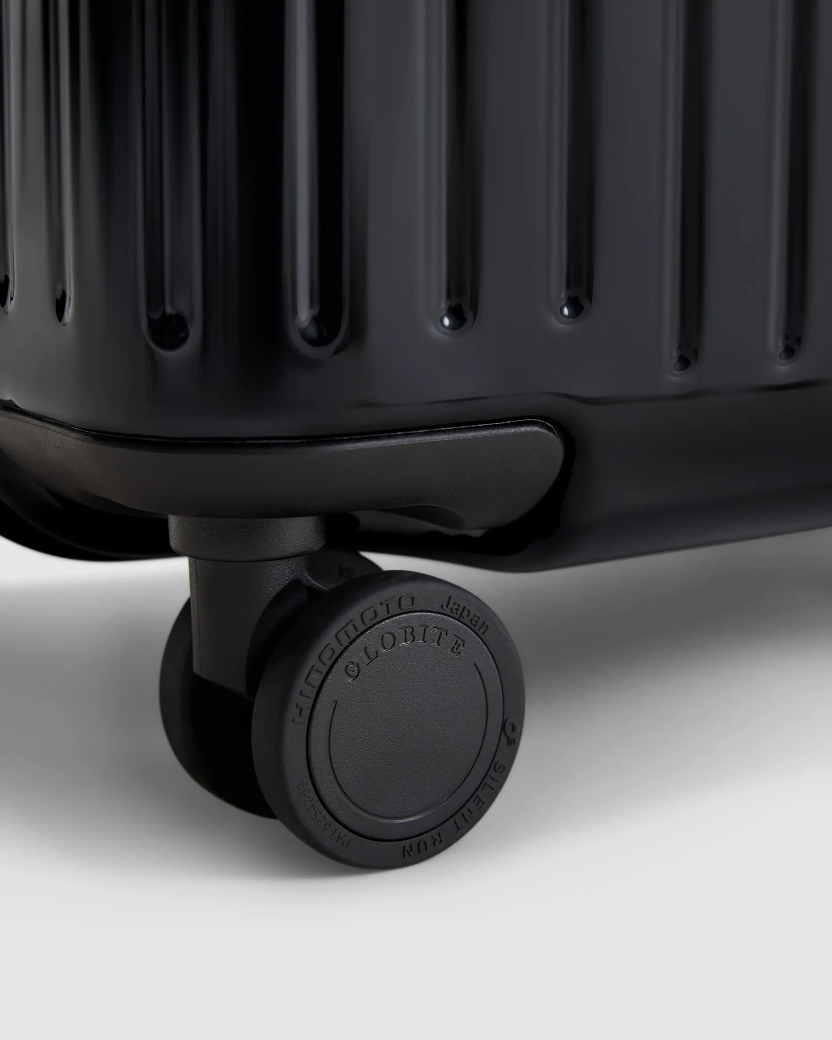 Carry On Suitcase - Onyx Black